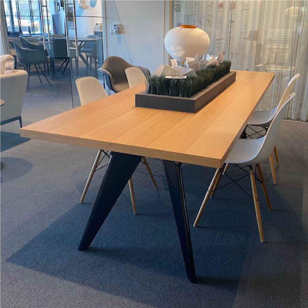 Vitra – eetkamertafel EM
