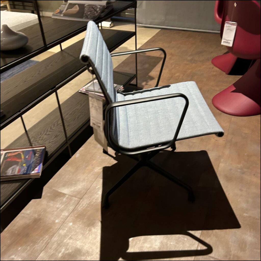 Vitra Bureaustoel EA 108