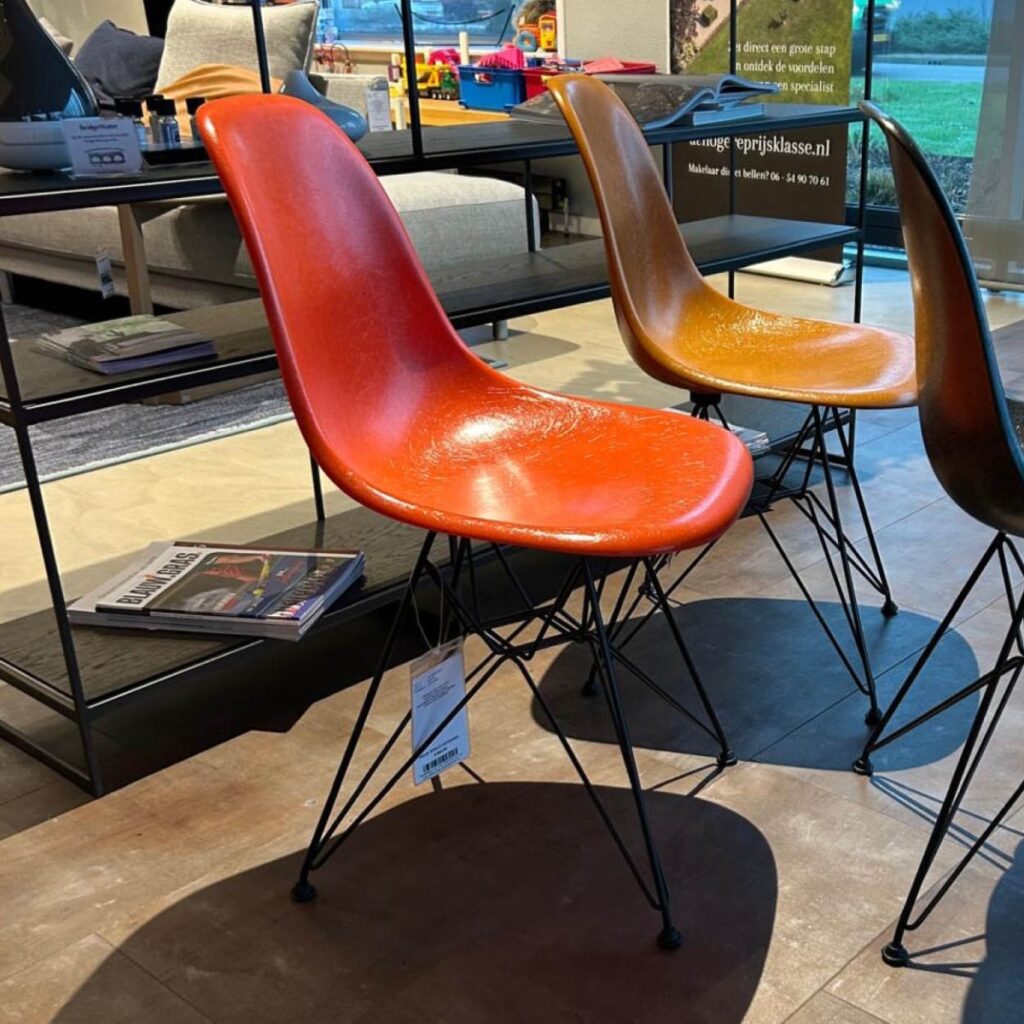 Vitra Fiberglass Chair DSR rood