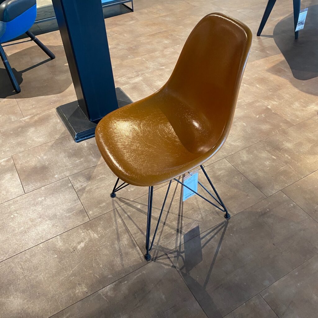 Vitra Fiberglass Side Chair DSR oker