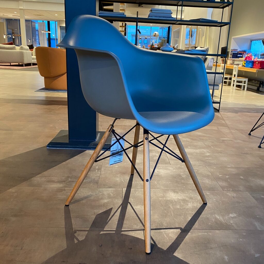 Vitra Plastic Armchair grijs